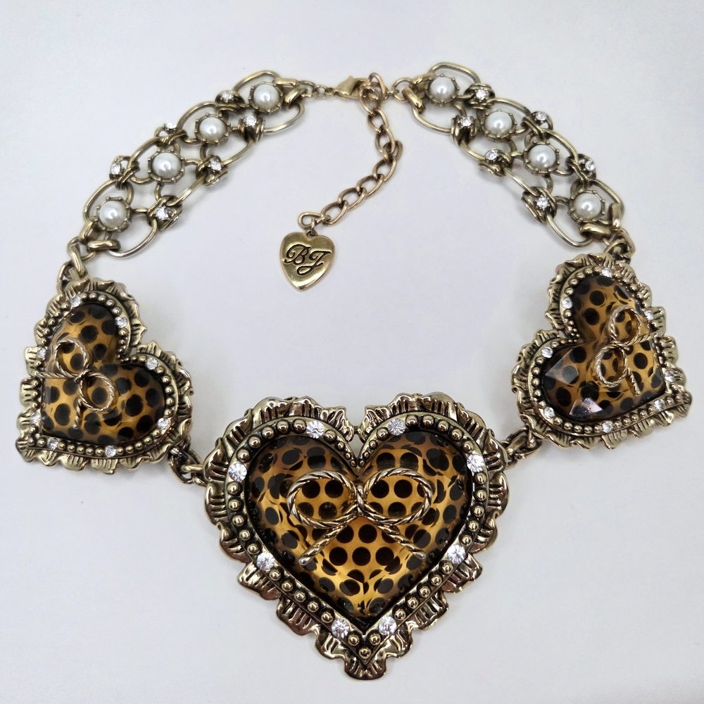 Betsey Johnson Y2K Leopard Lucite Chunky Heart Bow Vintage Statement Necklace